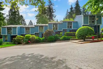 128 BROOKSIDE DRIVE, Port Moody BC V3H 3H6