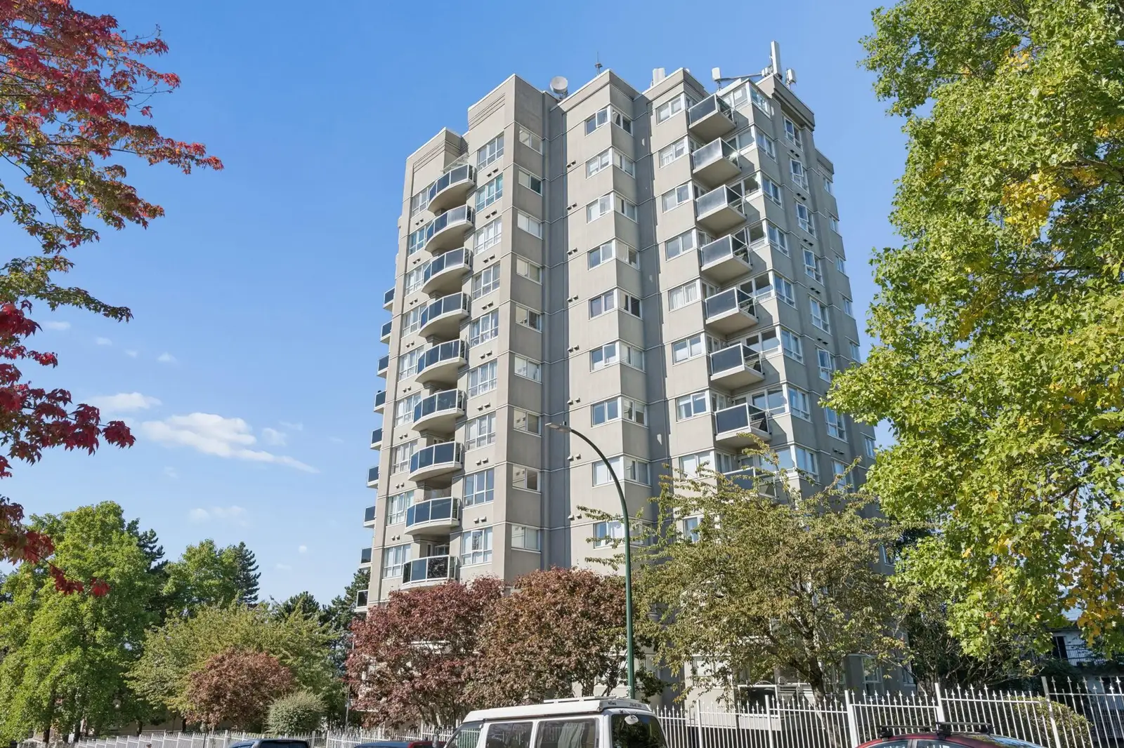 1204 1833 FRANCES STREET, Vancouver BC V5L 1Z8
