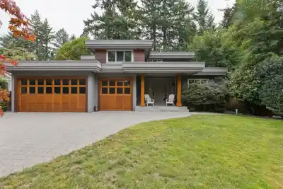 4176 VIRGINIA CRESCENT, North Vancouver BC V7R 3Z6