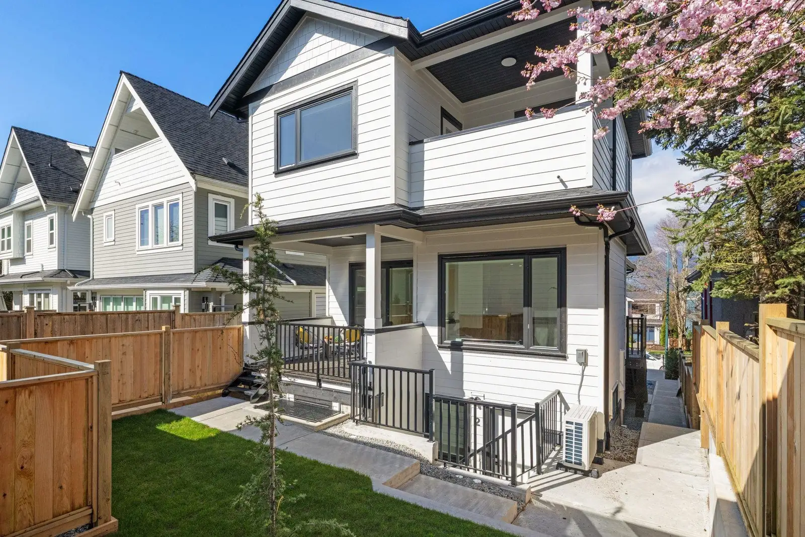 2138 VENABLES STREET, Vancouver BC V5L 2J4