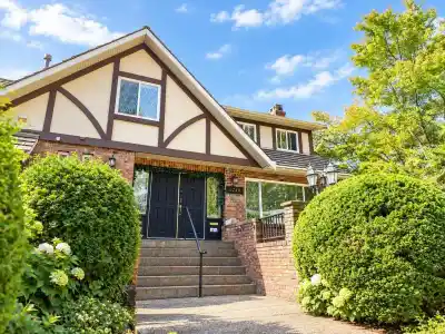 2718 BYRON PLACE, North Vancouver BC V7H 2K8