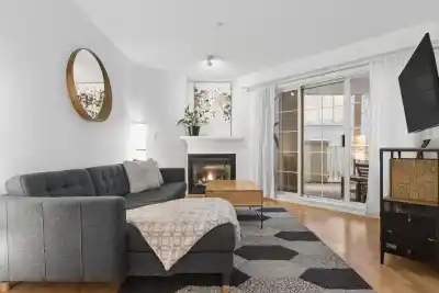 112 147 E 1ST, North Vancouver BC V7L 1B2