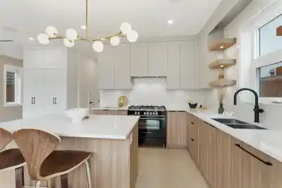 2 2258 NAPIER STREET, Vancouver BC V5L 2P2