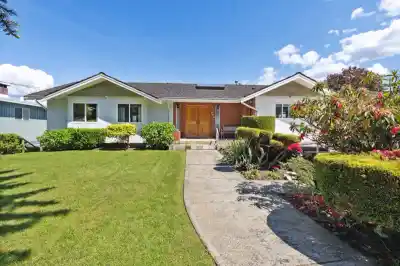 474 FAIRWAY DRIVE, North Vancouver BC V7G 1L5