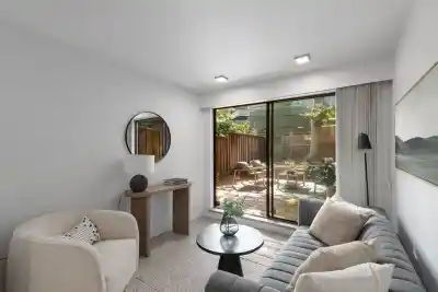 207 2410 CORNWALL AVENUE, Vancouver BC V6K 1B8