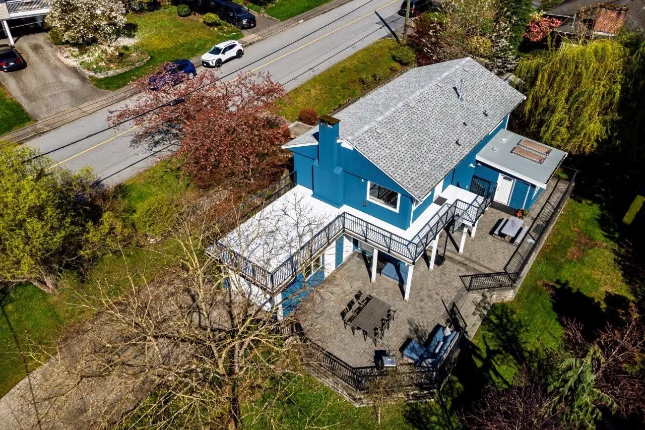 2094 VIEWLYNN DRIVE, North Vancouver BC V7J 2W8