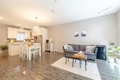 205 2263 TRIUMPH STREET, Vancouver BC V5L 1L2