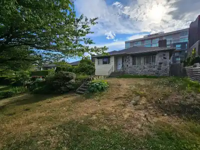 7649 YUKON STREET, Vancouver BC V5X 2Y4