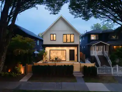 1 810 E 22ND AVENUE, Vancouver BC V5V 1V7