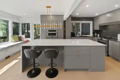 615 E KINGS ROAD, North Vancouver BC V7N 1J4