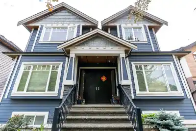 3032 E 16TH AVENUE, Vancouver BC V5M 2M5