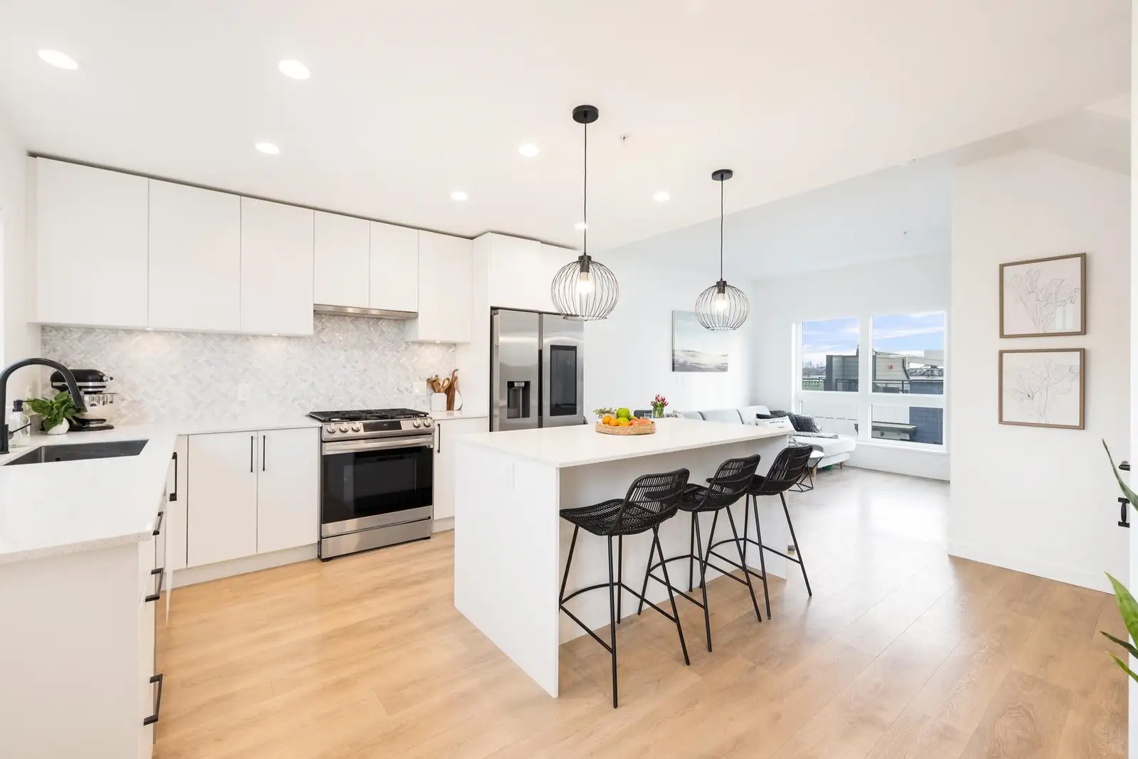 444 545 E 2ND STREET, North Vancouver BC V7L 1E1
