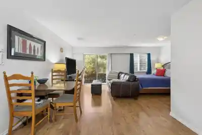 106 36 E 14TH AVENUE, Vancouver BC V5T 4C9