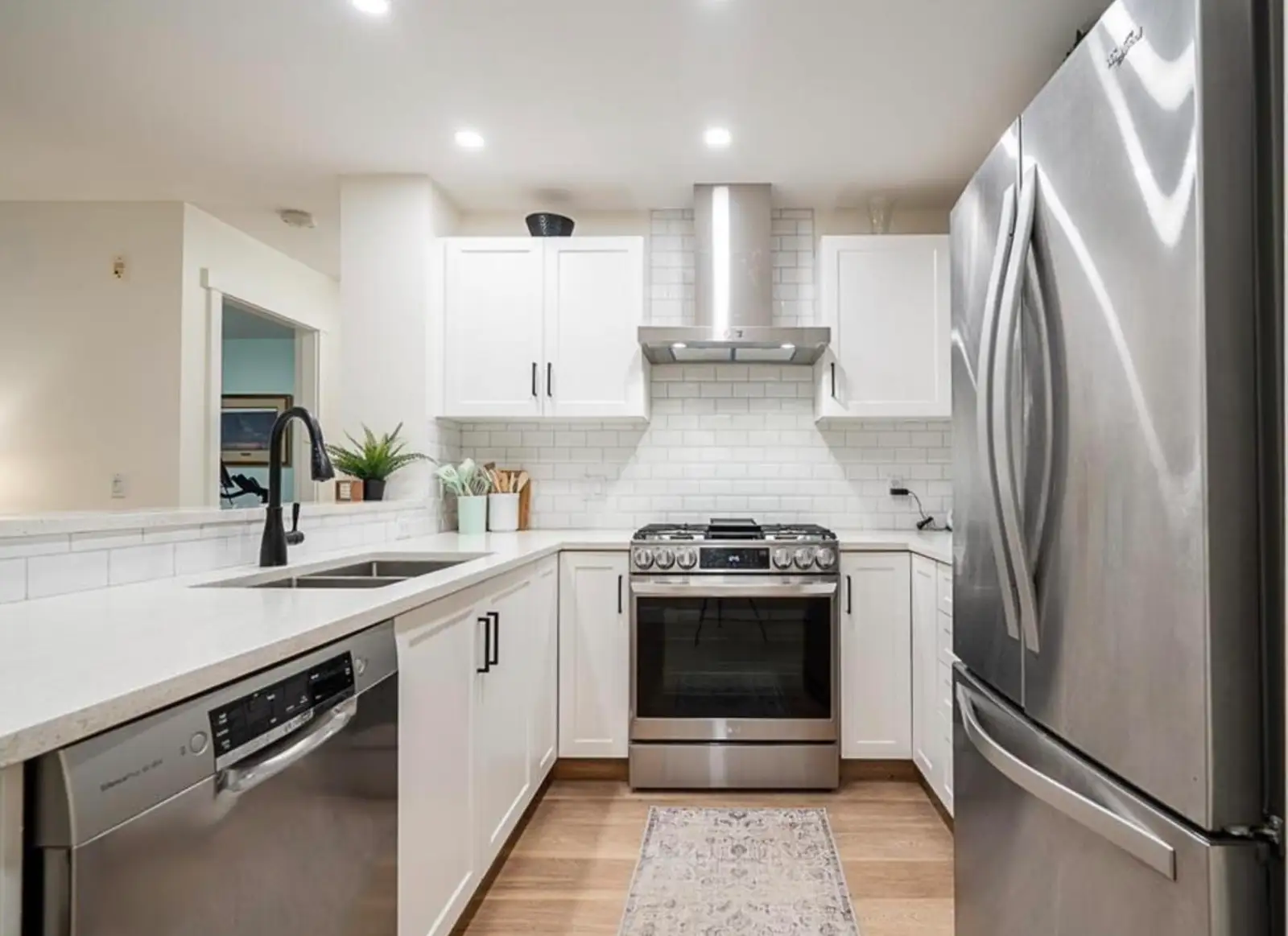 201 500 KLAHANIE DRIVE, Port Moody BC V3H 5L1
