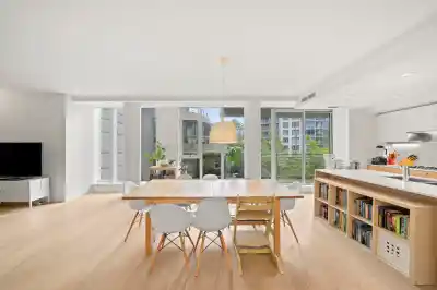 201 1409 W PENDER STREET, Vancouver BC V6G 2S3