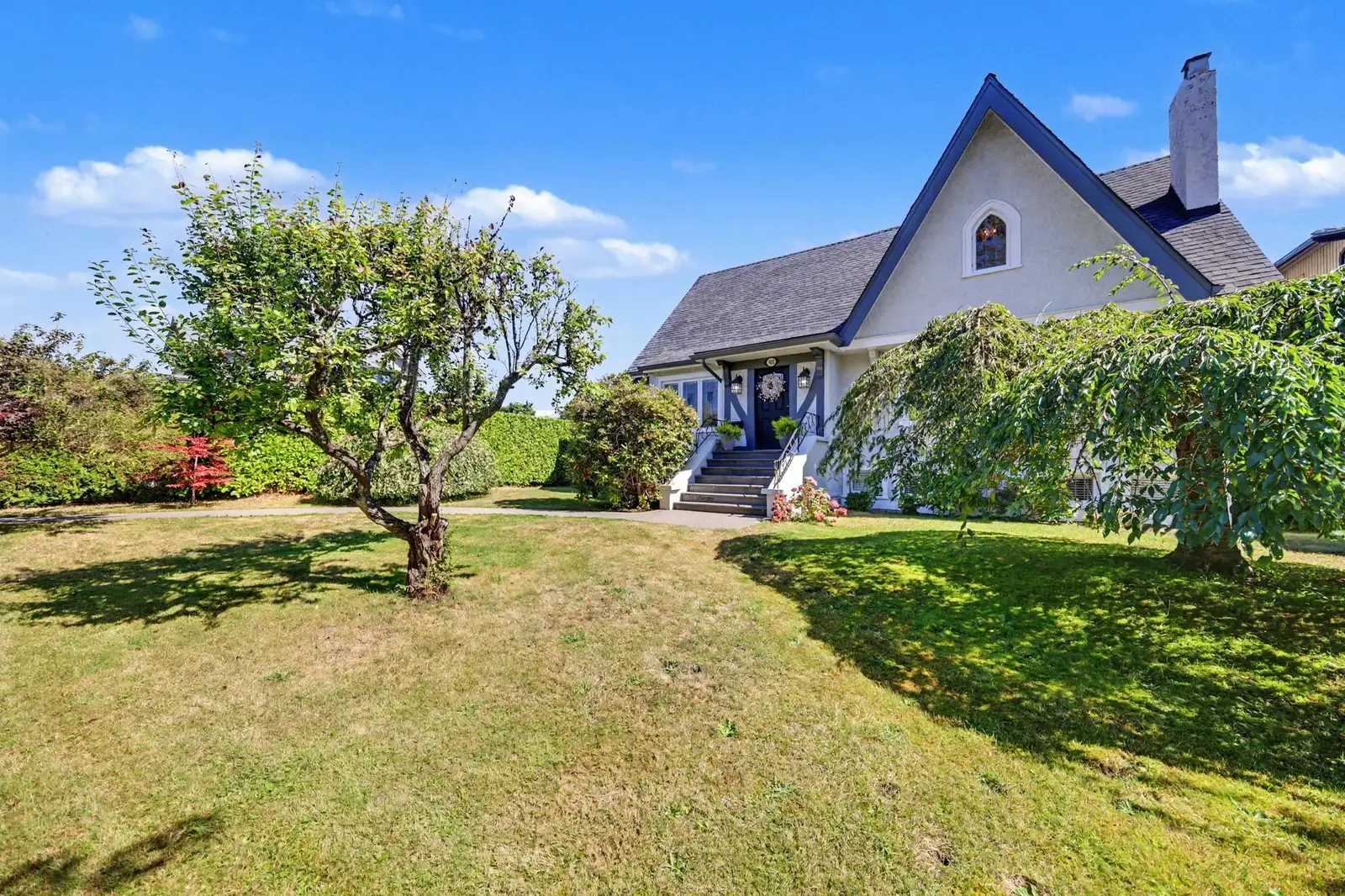 952 GRAND BOULEVARD, North Vancouver BC V7L 3W8