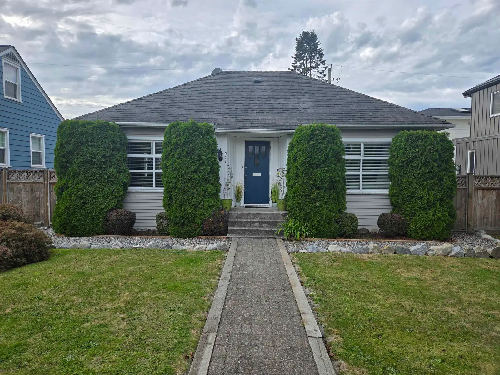 211 DOUGLAS CRESCENT, Richmond BC V7B 1E4