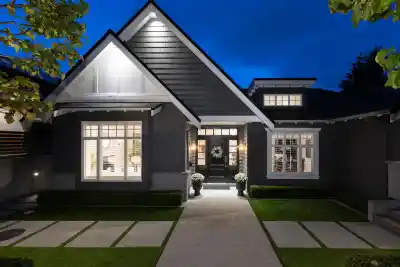 977 MELBOURNE AVENUE, North Vancouver BC V7R 1P1