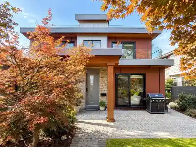2 233 W 5TH STREET, North Vancouver BC V7M 1J9