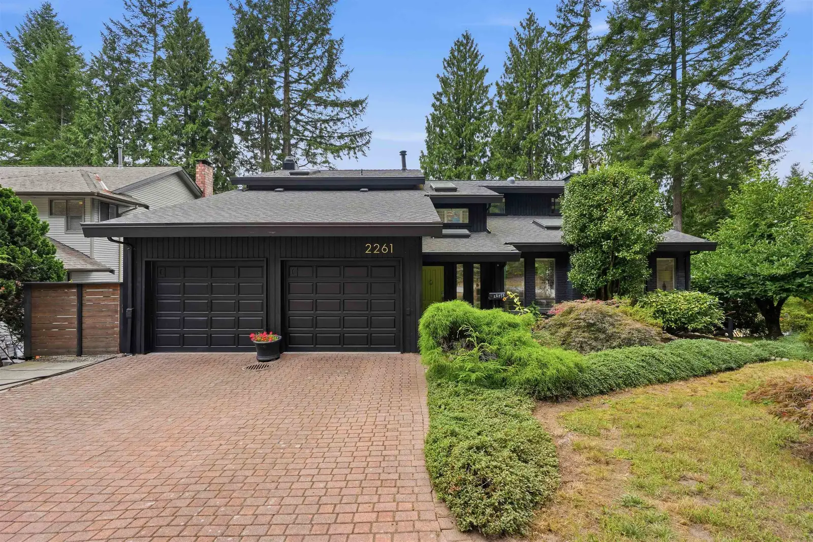 2261 HILL DRIVE, North Vancouver BC V7H 2N1