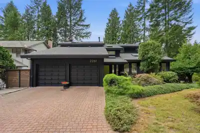 2261 HILL DRIVE, North Vancouver BC V7H 2N1