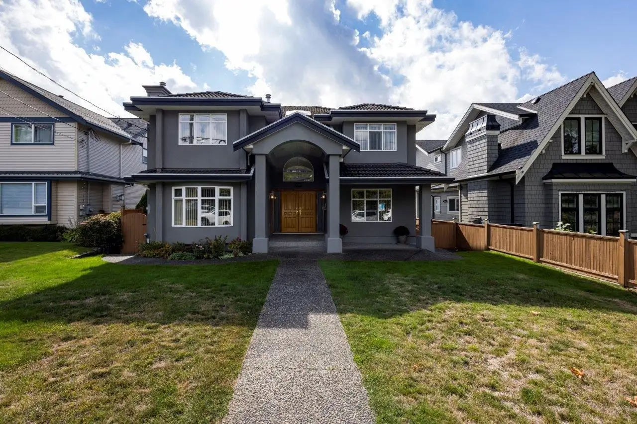 449 E 16TH STREET, North Vancouver BC V7L 2T4