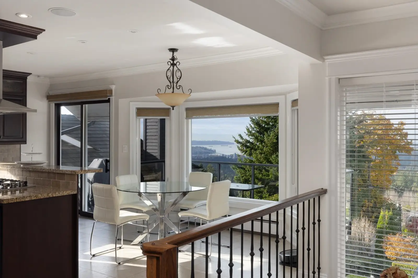 4050 ST. PAULS AVENUE, North Vancouver BC V7N 1T5