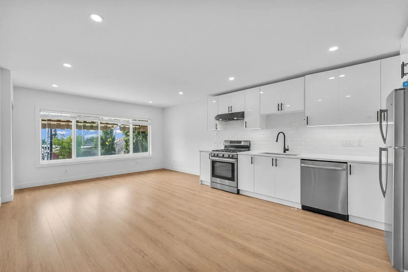 425 E 57TH AVENUE, Vancouver BC V5X 1S8