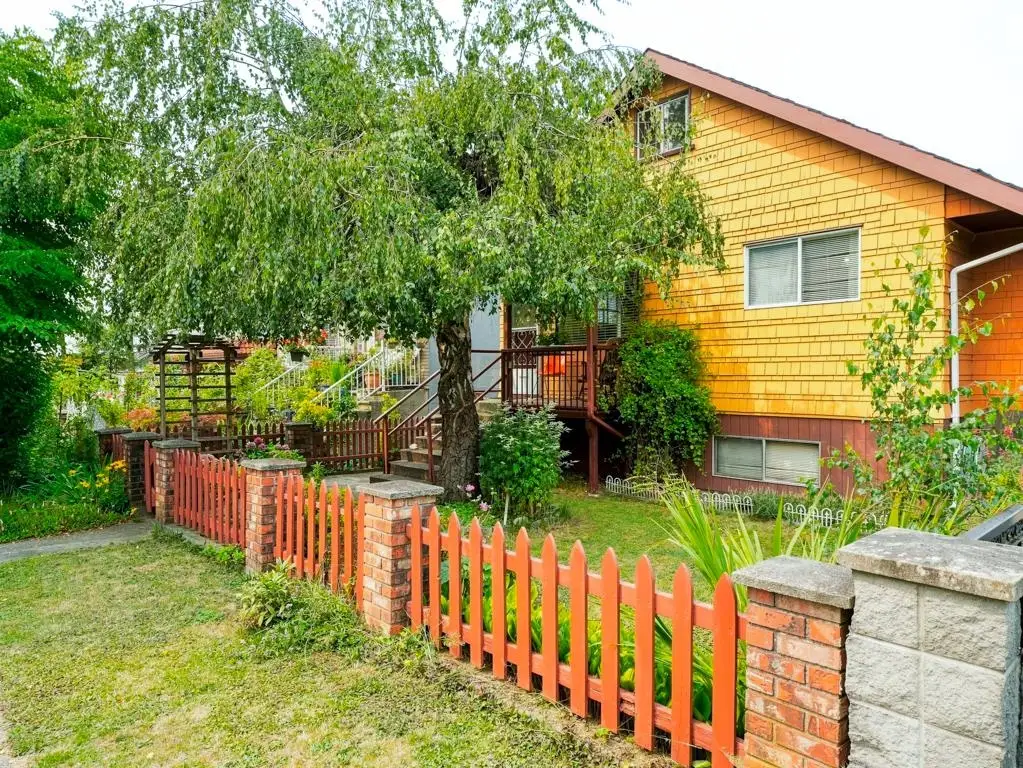 3017 E 17TH AVENUE, Vancouver BC V5M 2N5