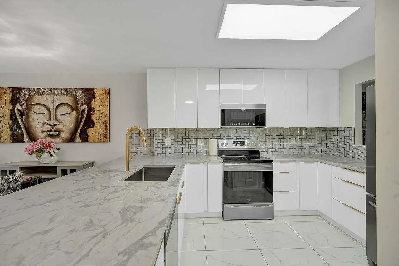 144 SHORELINE CIRCLE, Port Moody BC V3H 5B3