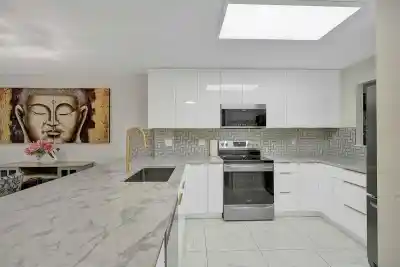 144 SHORELINE CIRCLE, Port Moody BC V3H 5B3