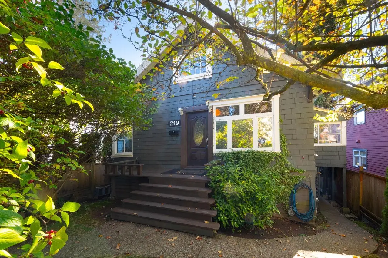 219 E 29TH STREET, North Vancouver BC V7N 1C8