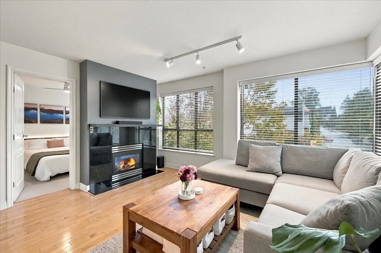 303 2015 TRAFALGAR STREET, Vancouver BC V6K 3S5