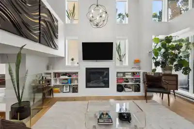 428 HELMCKEN STREET, Vancouver BC V6B 0B1