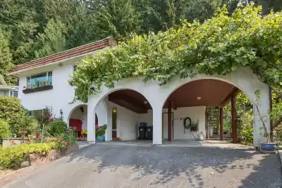 704 MAURELLE COURT, North Vancouver BC V7R 2M1