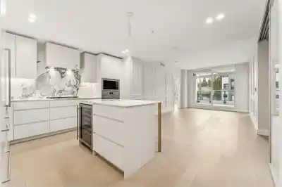 304 3668 W 10TH AVENUE, Vancouver BC V6R 2G3