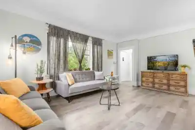 3425 W 8TH AVENUE, Vancouver BC V6R 1Y6