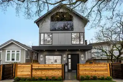 2 3275 GRAVELEY STREET, Vancouver BC V5K 3K8