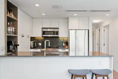 807 1401 HUNTER STREET, North Vancouver BC V7J 0E2