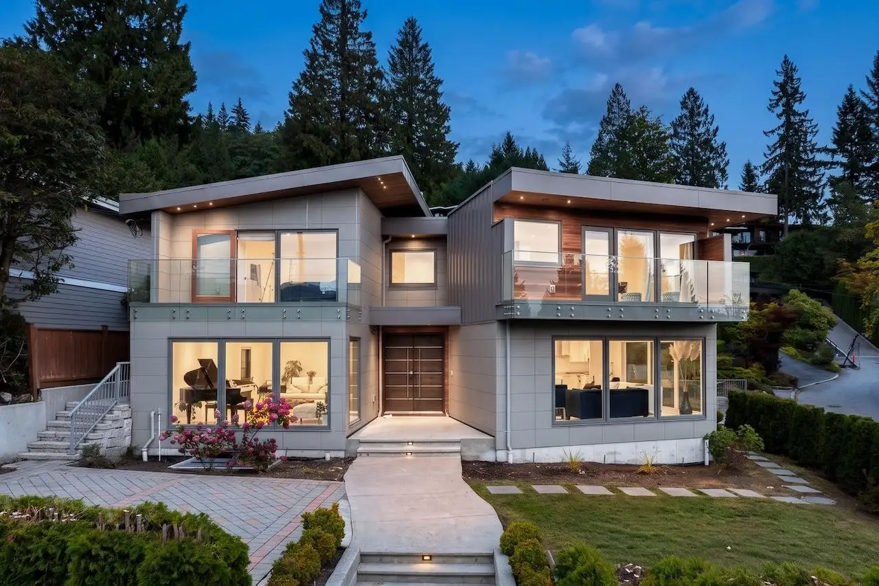 4716 SKYLINE DRIVE, North Vancouver BC V7R 3H8