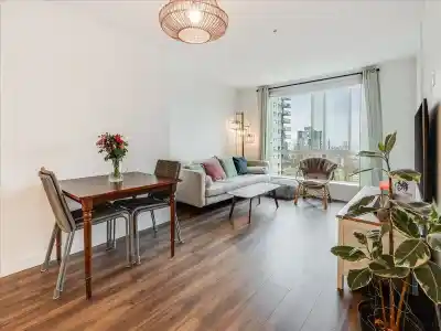 406 108 E 8TH STREET, North Vancouver BC V7L 0H1