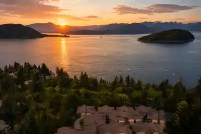 8725 SEASCAPE DRIVE, West Vancouver BC V7W 3J7