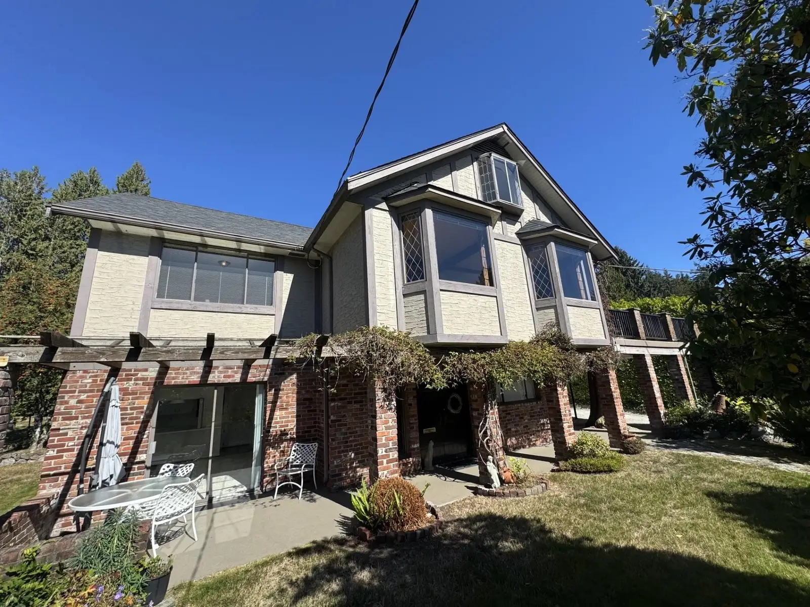350 E WINDSOR ROAD, North Vancouver BC V7N 1K1