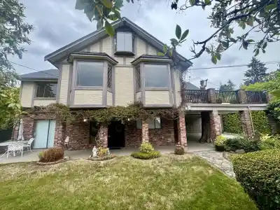350 E WINDSOR ROAD, North Vancouver BC V7N 1K1