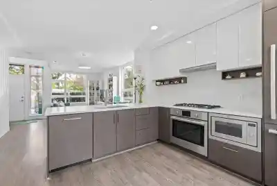 190 W 63RD AVENUE, Vancouver BC V5X 0G6