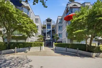 303 2250 SE MARINE DRIVE, Vancouver BC V5P 2S2