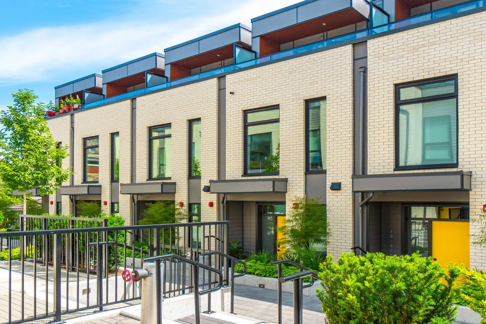 12 6778 OAK STREET, Vancouver BC V6P 0L2