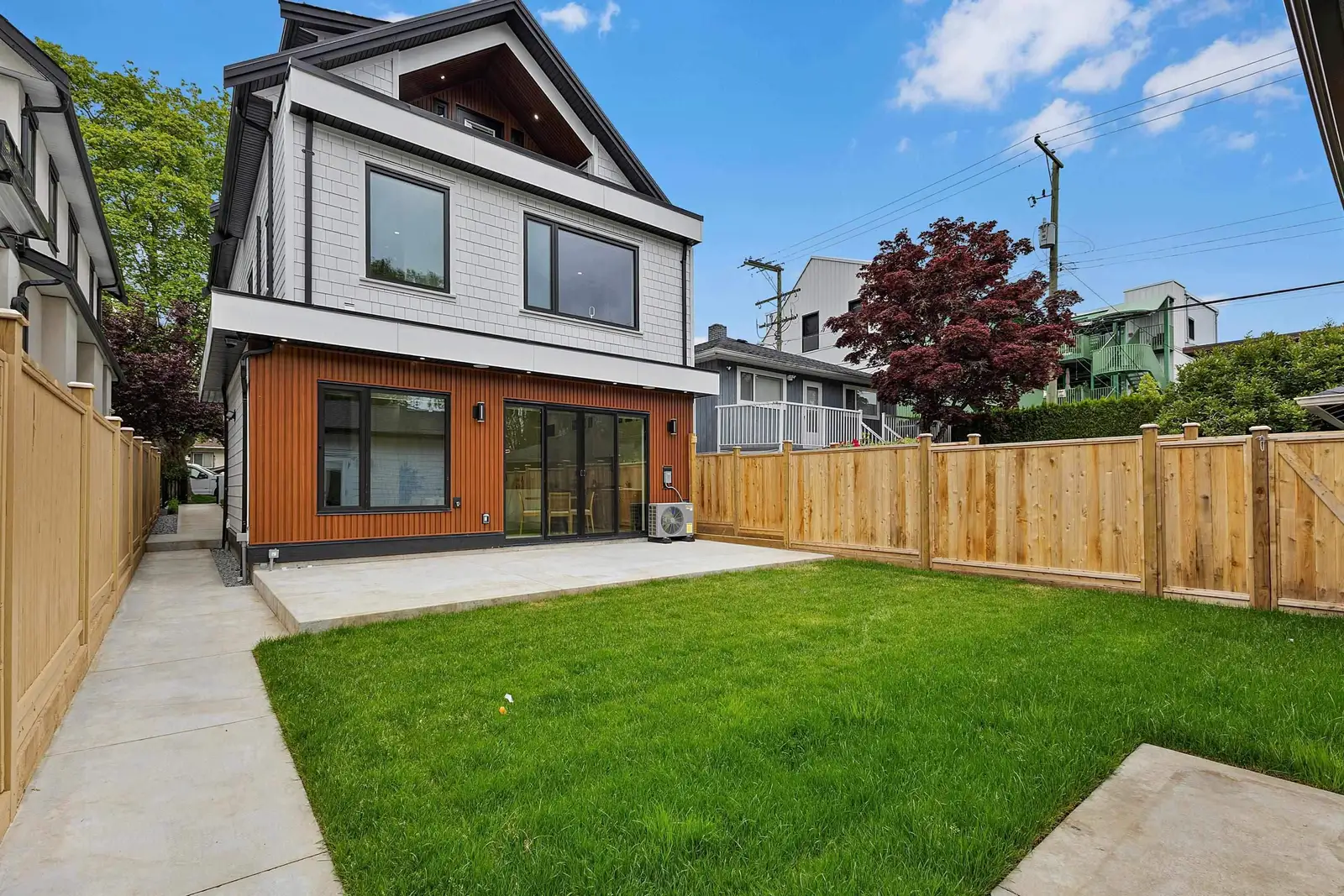 2 182 ONTARIO PLACE, Vancouver BC V5W 1S2