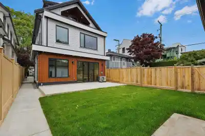 2 182 ONTARIO PLACE, Vancouver BC V5W 1S2