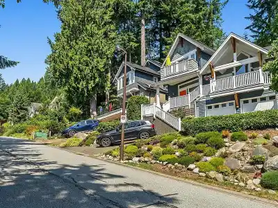 1074 KILMER ROAD, North Vancouver BC V7K 1R1